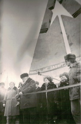 Название: 1 Открытие памятника погибшим летчикам АЛСИБа 1985 г..jpg
Просмотров: 18165

Размер: 35.4 Кб