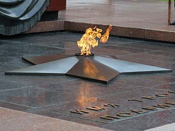 Нажмите на изображение для увеличения.
Название: вечный огонь.jpg
Просмотров: 12294
Размер: 47.0 Кб
ID: 16110